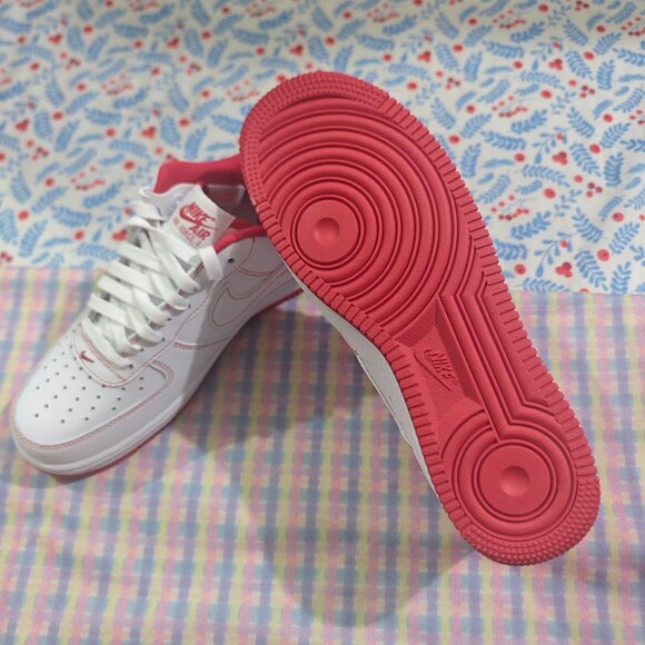 Nike Low-Top Sneakers - Picture 6 of 8